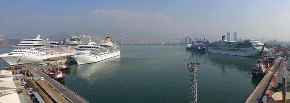 İzmir\'e 4 Kruvaziyer Gemisi, 13 Bin Yolcu, 4 Bin de Personelle Geldi
