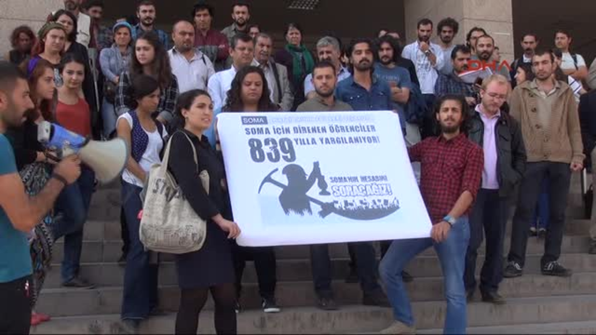 İzmir Öğrencilerin Üniversite İşgali Davasına Başlandı
