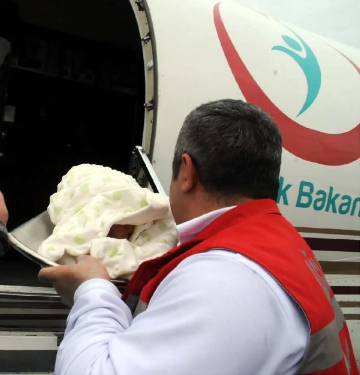 Kalp Yetmezliği Yaşayan 6 Günlük Bebeğe Ambulans Uçakla Sevk