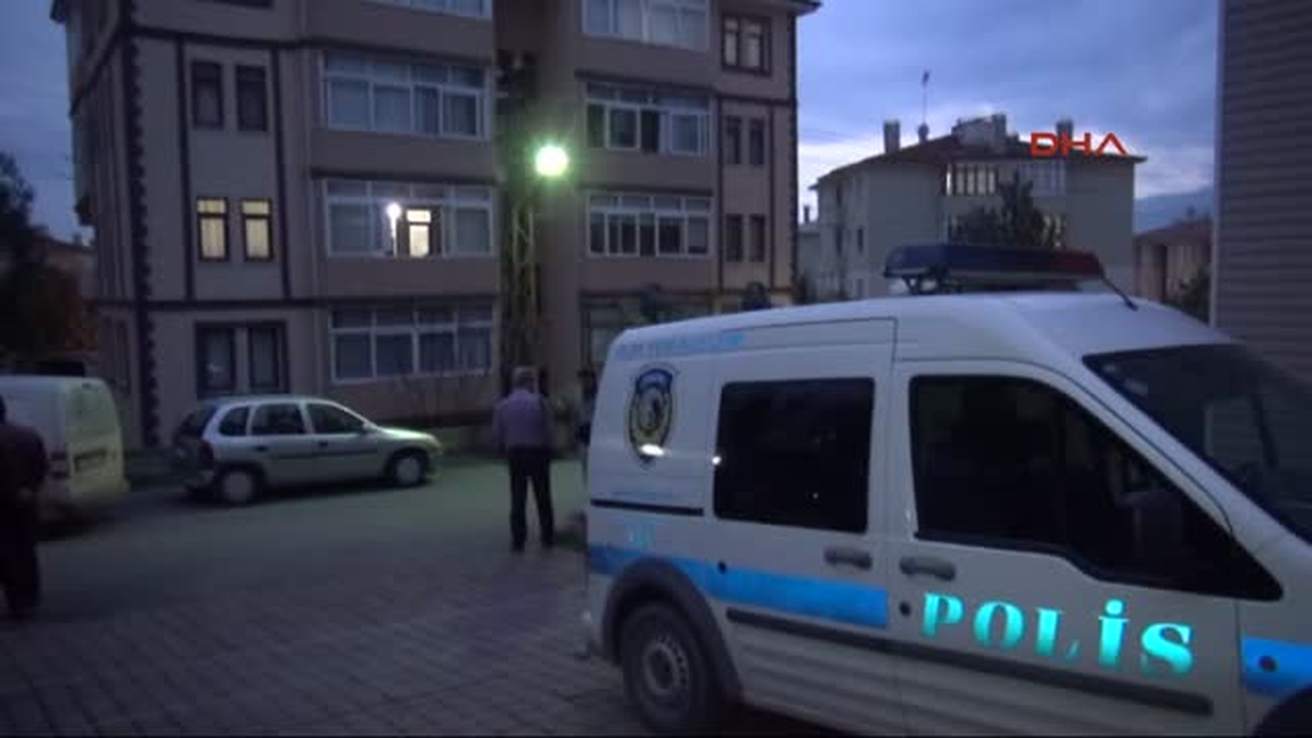 Karabük\'te Öğretim Görevlisi Evinde Ölü Bulundu