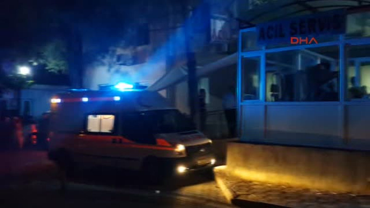 Kırağaç\'ta İki Otomobil Çarpıştı: 1 Ölü, 7 Yaralı