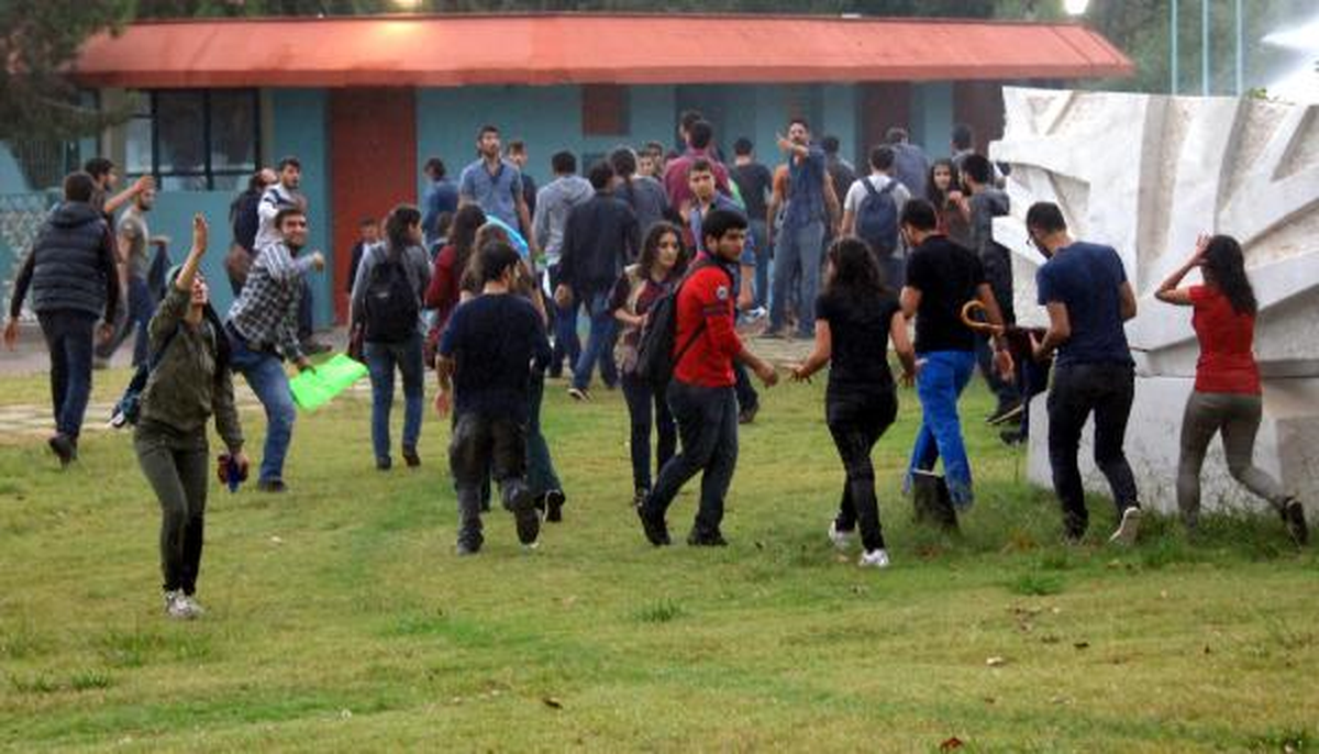 Çukurova Üniversitesi\'nde Kobani Eylemi