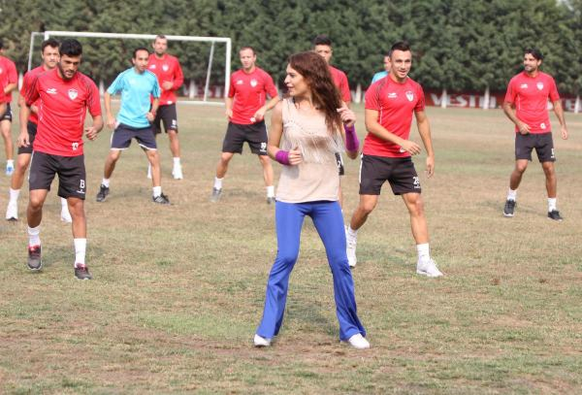 Manisaspor\'da Danslı Antrenman
