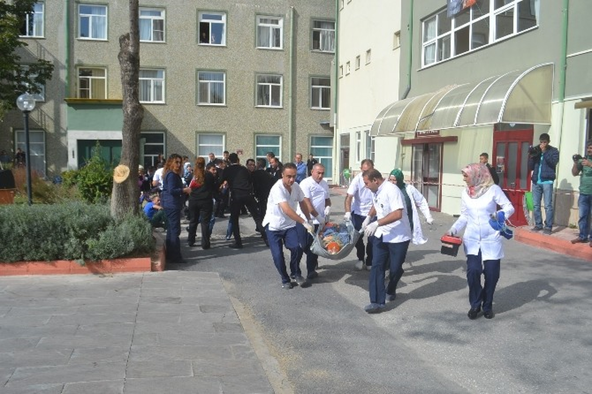 Meram Tıp Fakültesinde Deprem, Yangın ve Tahliye Tatbikatı Yapıldı