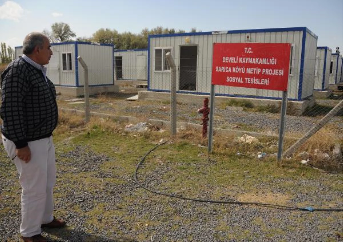 Mevsimlik İşçiler İçin Yapılan Tesisler Harabeye Döndü