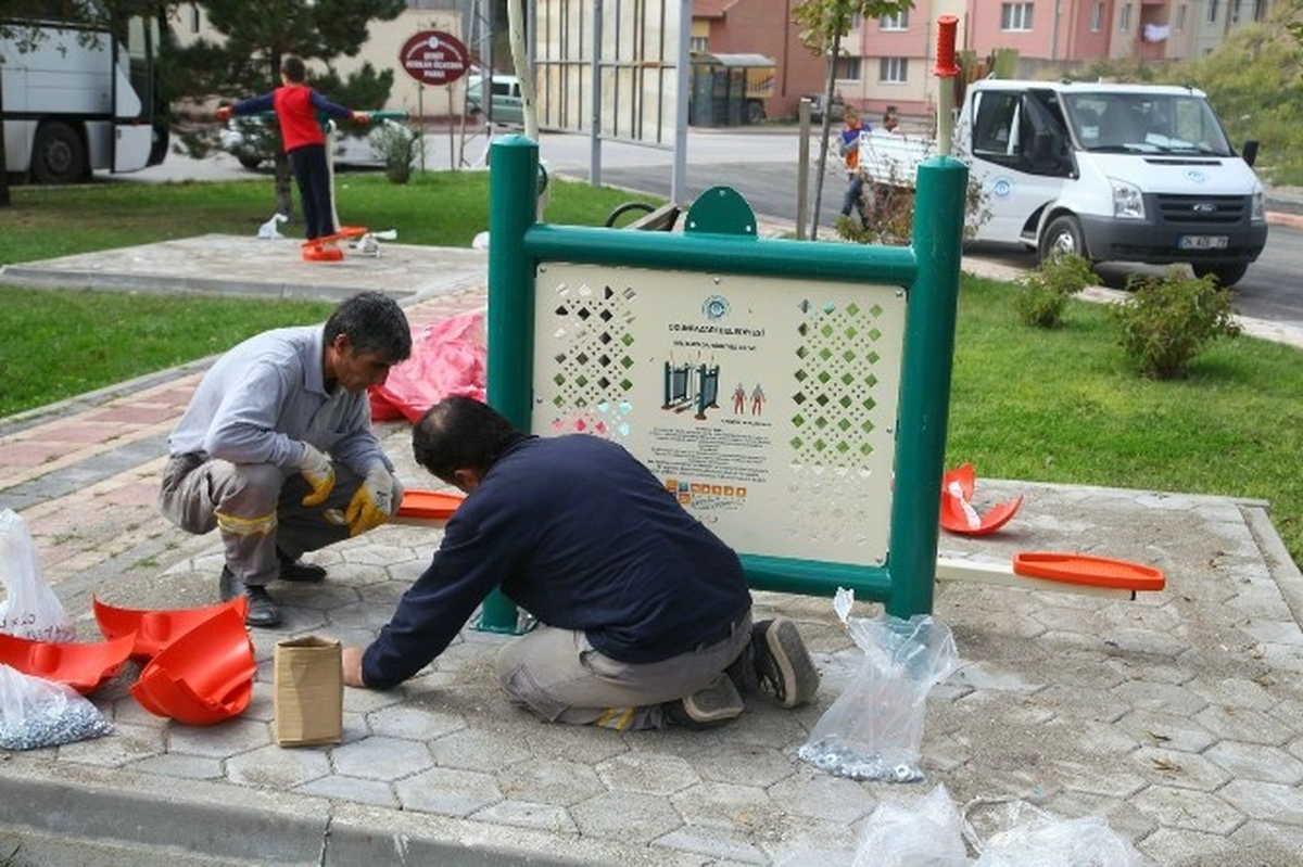 Parklardaki Spor Alanlarına Bilgilendirme Yazıları Asıldı