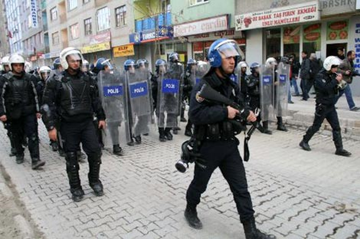 Şehit Aileleri Derneği: "Askere ve Polise \'Vur\' Emri Verilsin"