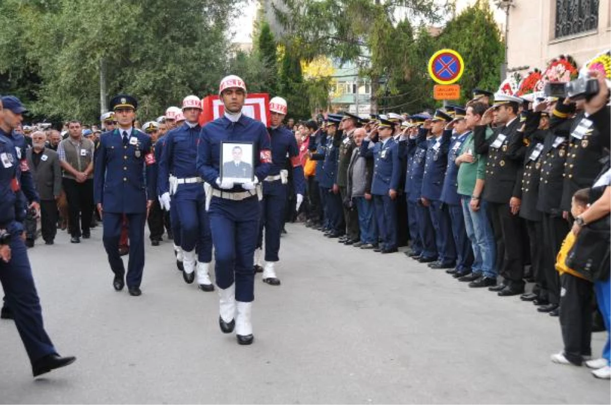 Şehit Astsubay, Eskişehir\'de Gözyaşları İçinde Toprağa Verildi