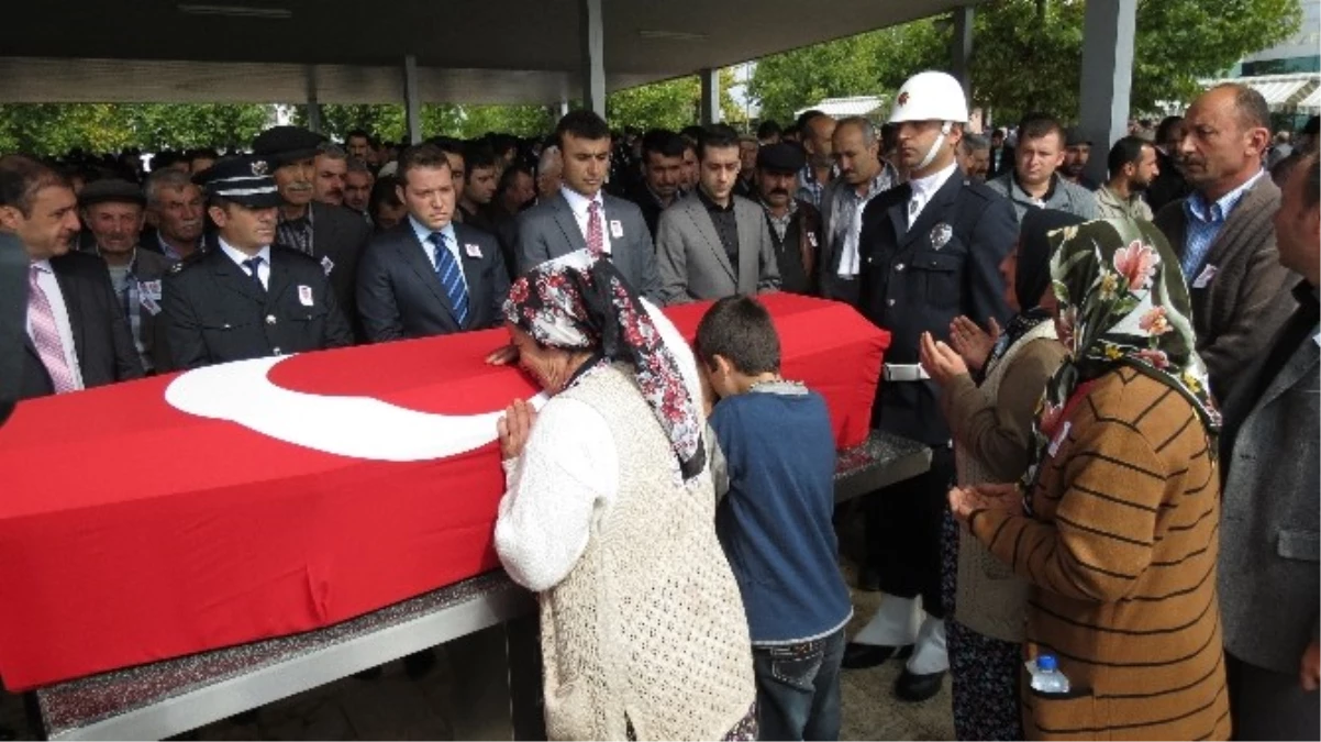 Şehit Polis Memuru Beşir Kurt Gözyaşları Arasında Toprağa Verildi