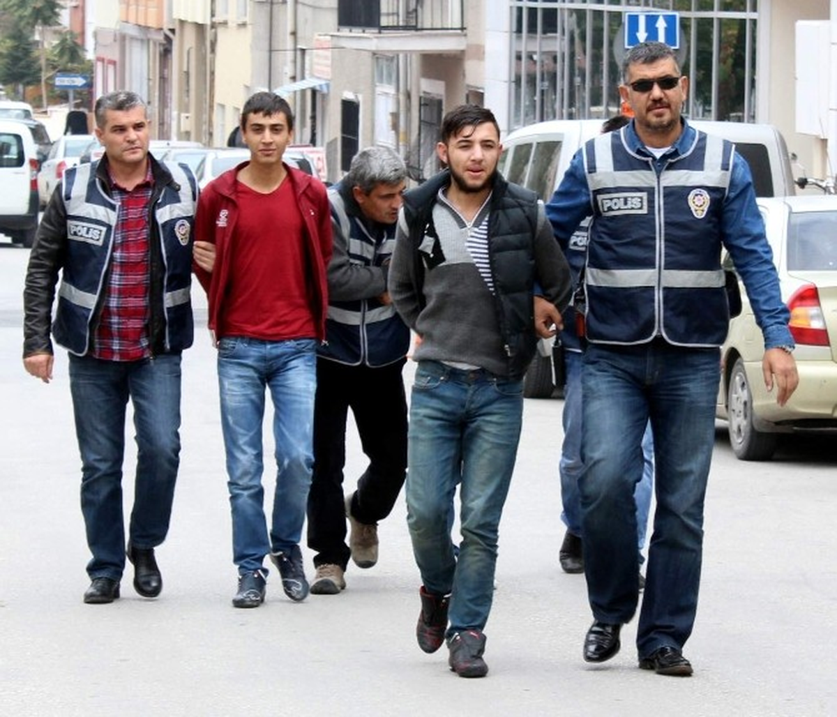 Silahla Yaralama Şüphelileri İstanbul\'da Eskişehir Polisini Görünce Şaşırdı