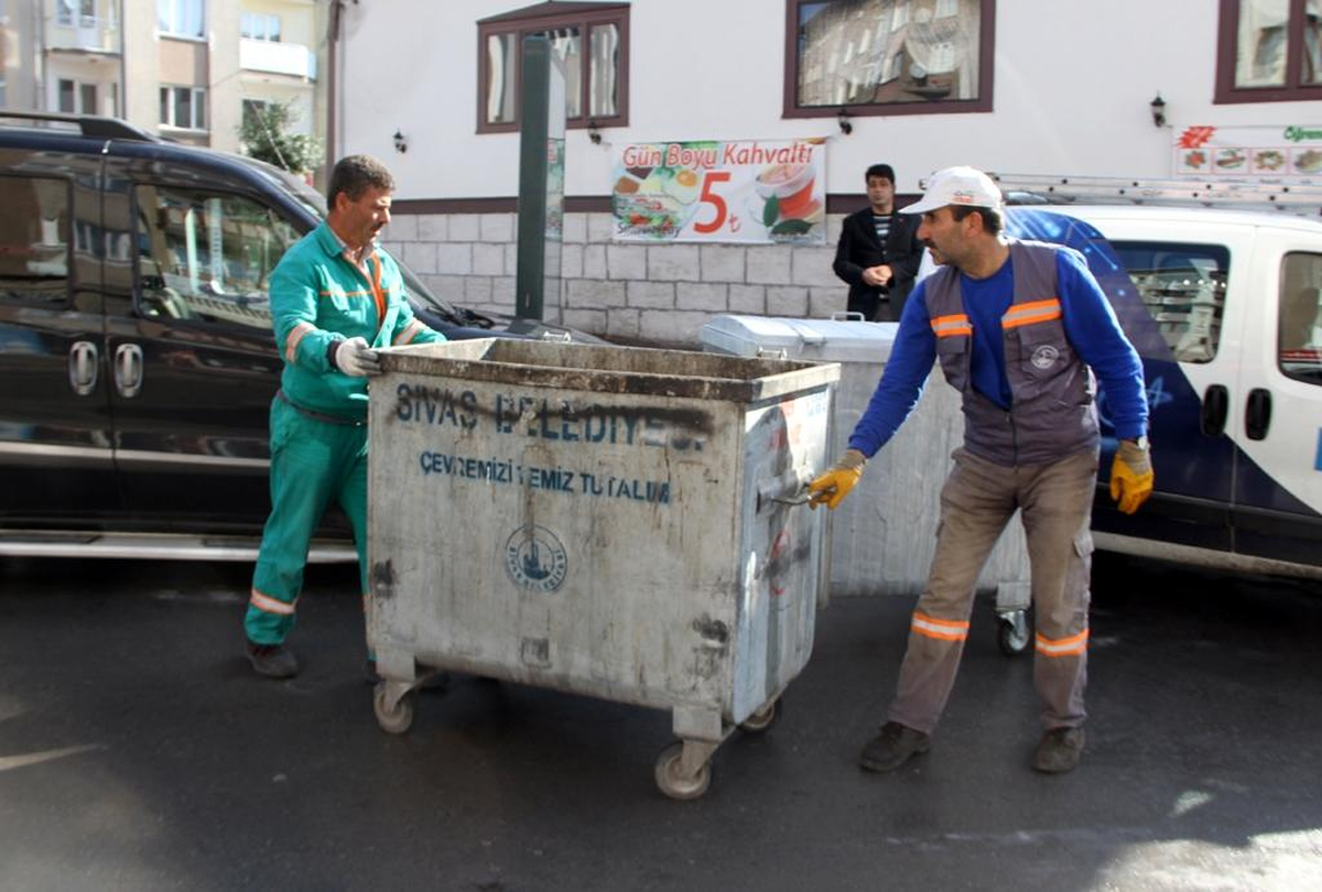 Sivas Belediyesi Çöp Konteynerlerini Değiştiriyor