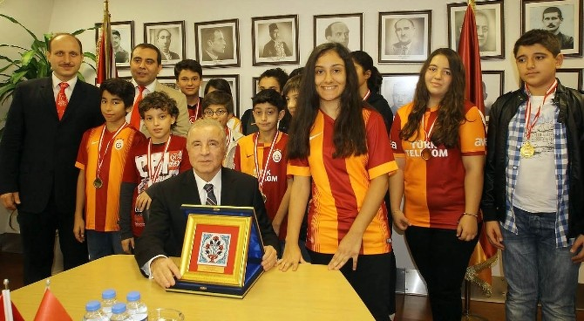 Ünal Aysal\'dan Milli Takım Eleştirisi