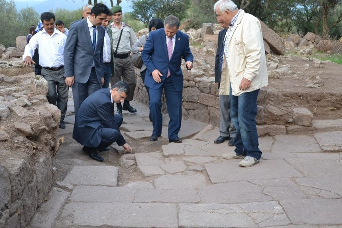 Vali Bektaş Aigai Antik Kentine Hayran Kaldı