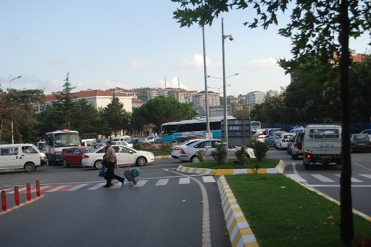 Altıyol Kavşağına Işık İstiyorlar