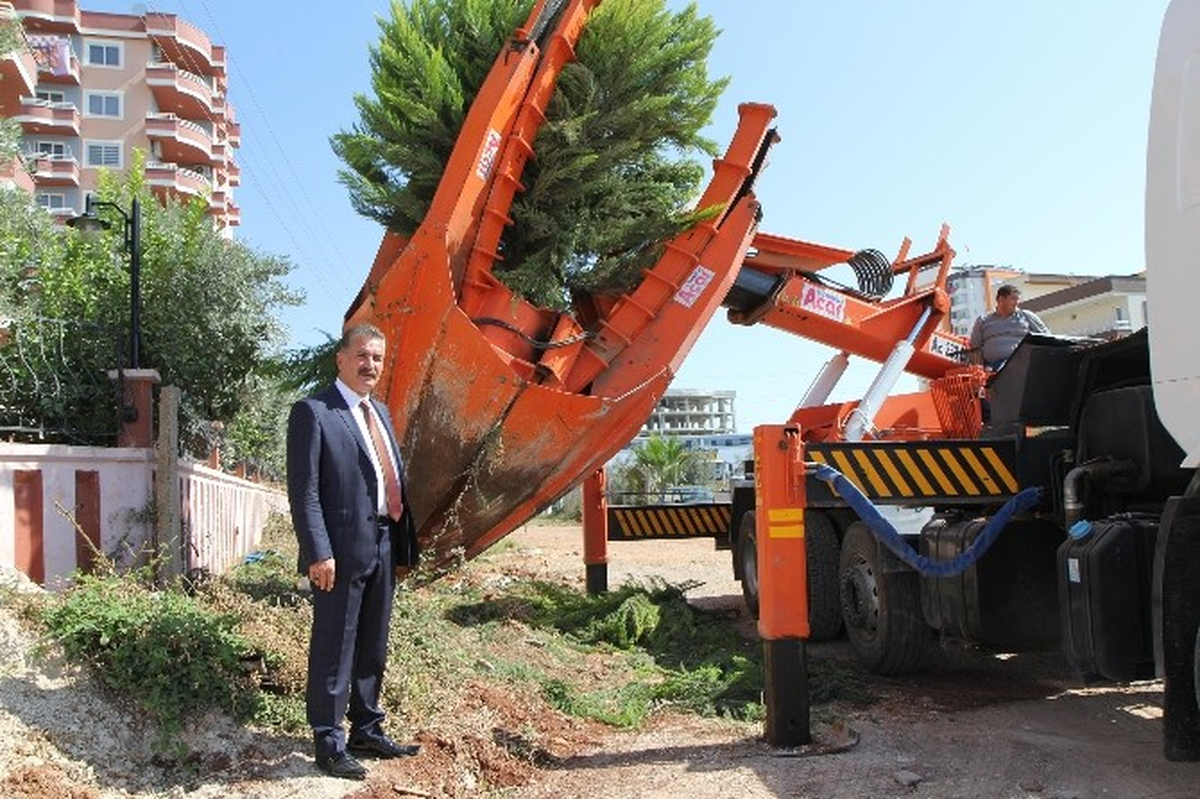 Amfi Tiyatronun Çevresinde Peyzaj Çalışmalarına Başlandı