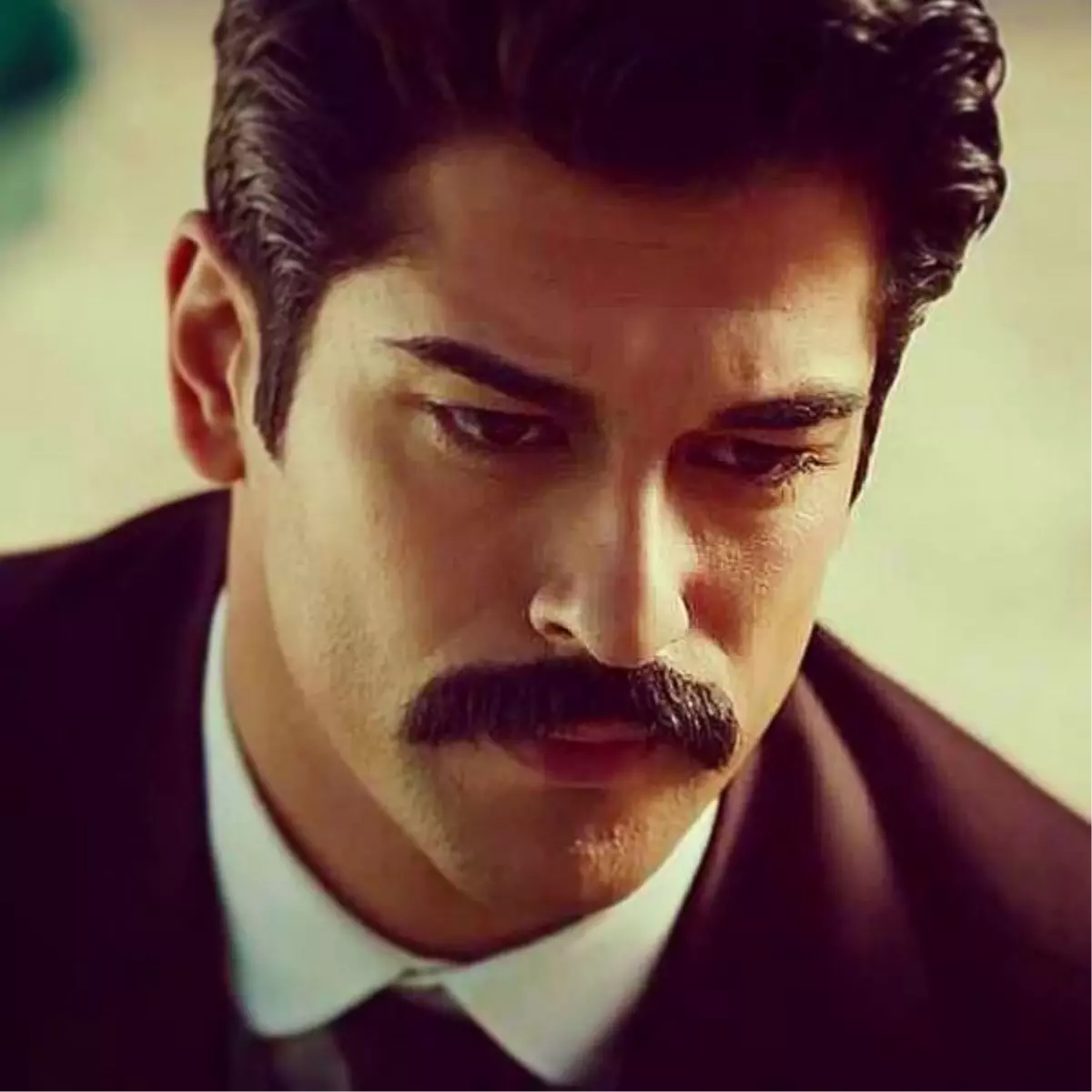 Burak Özçivit\'in Yeni İmajı Sosyal Medyayı Salladı