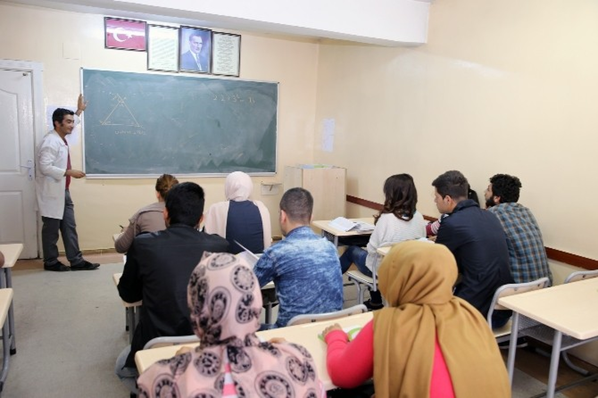 Büyükşehir 2 Bin Öğrenciyi Üniversiteye Hazırlıyor