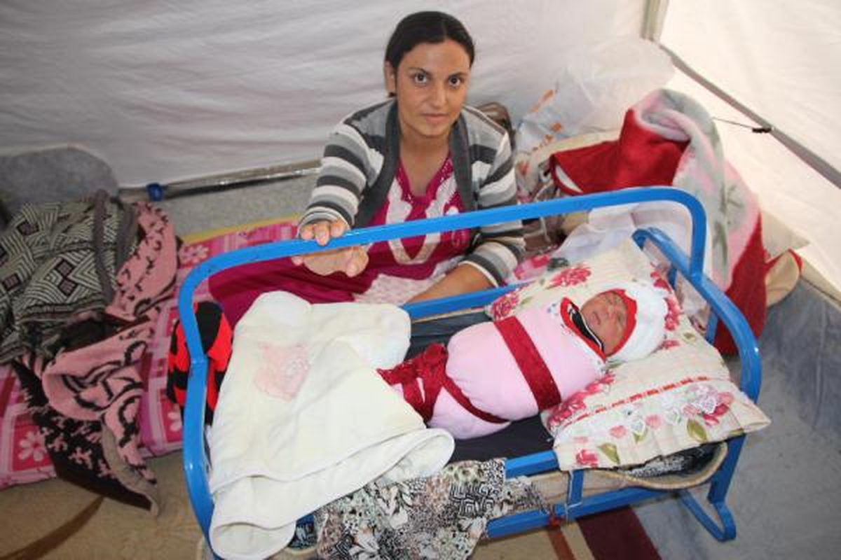 Çadır Kentin Ezidi Bebeklerine Belediyeden Çeyrek Altın