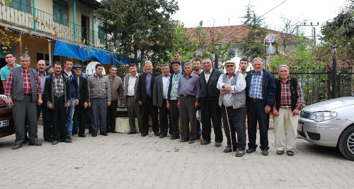 Cenaze Namazı Kıldırmak İçin Bile İmam Bulamayan Köylüler İsyan Etti
