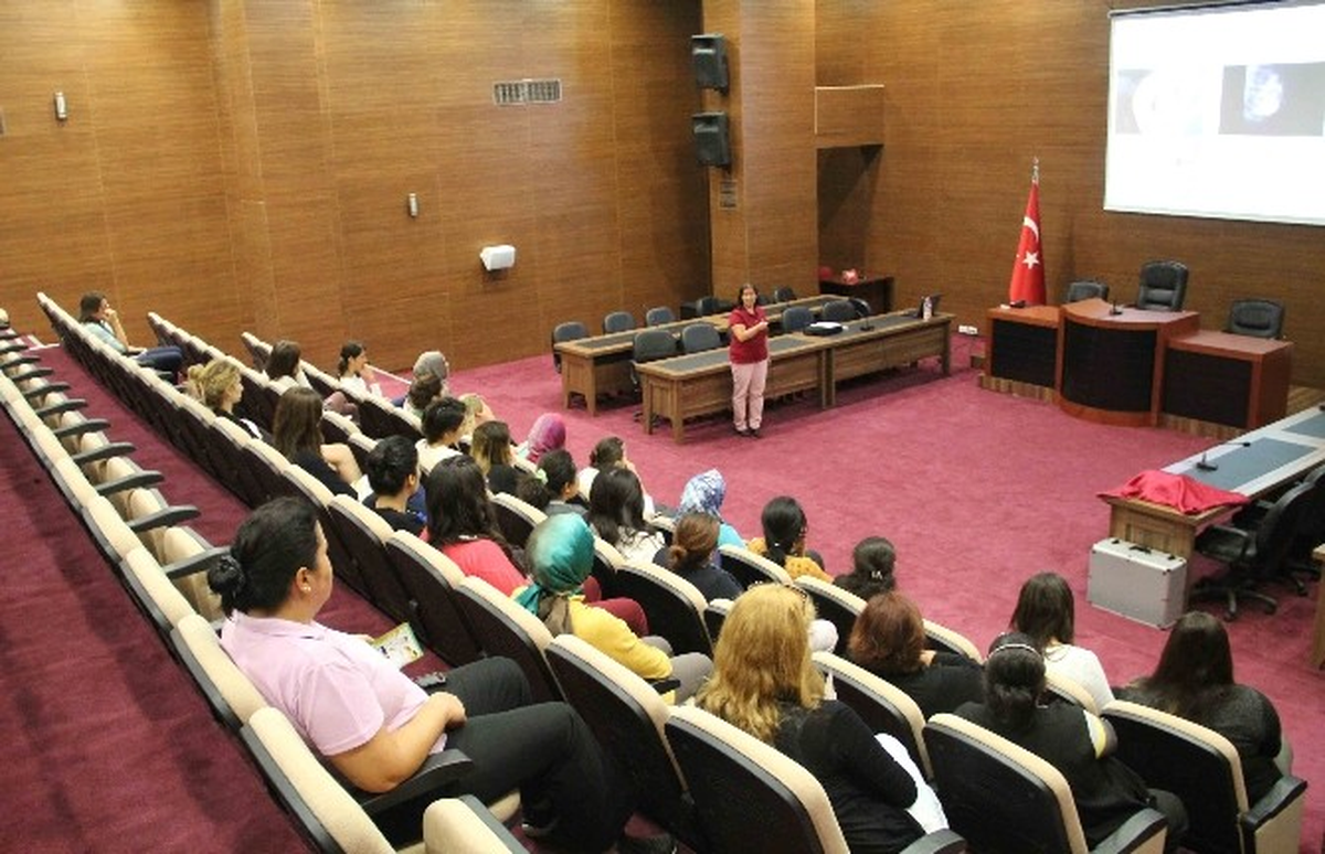 Döşemealtı\'nda Kadın Personele Meme Kanseri Semineri