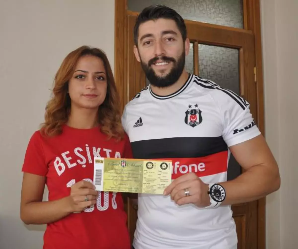 Fanatik Çiftin Beşiktaşlı Düğün Davetiyesi