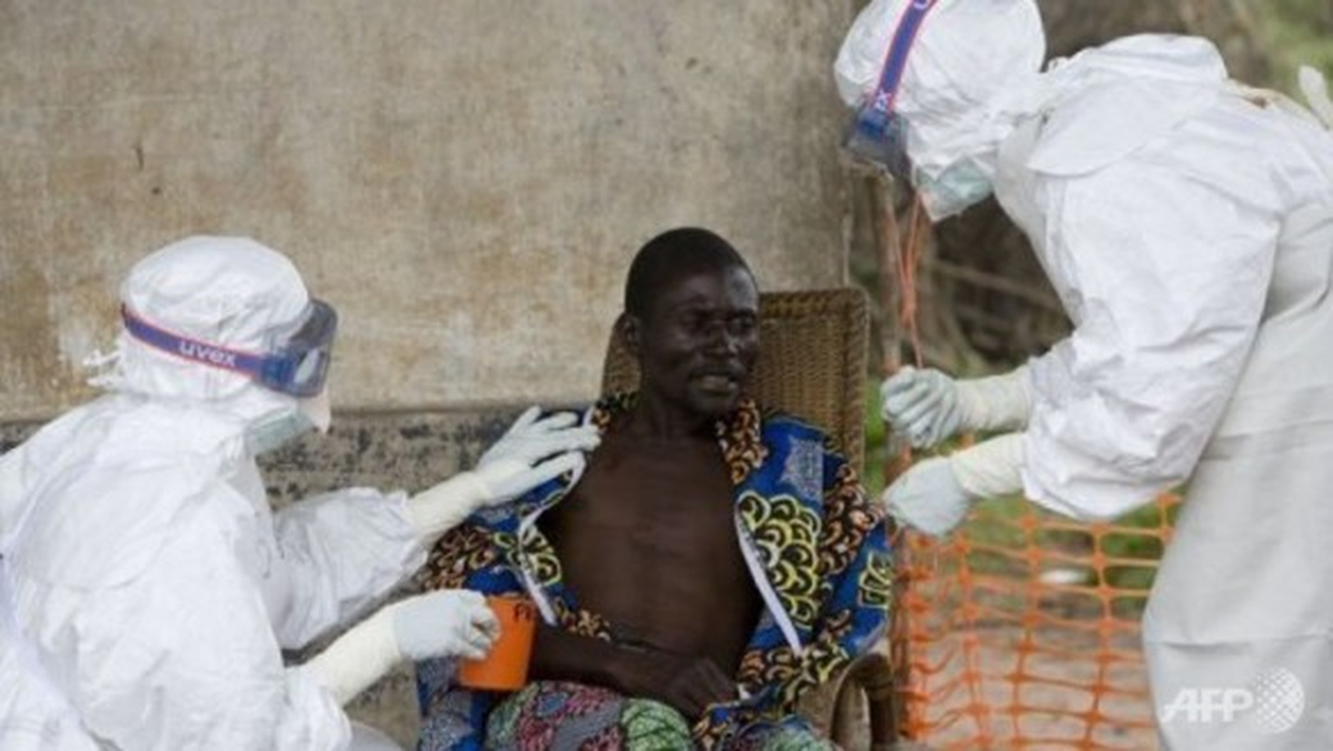 Gine\'de Emekli Doktorlara "Ebola" Çağrısı