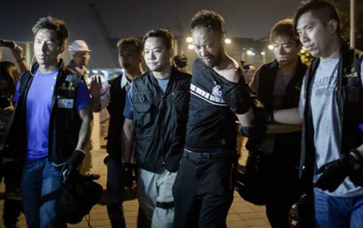 Hong Kong'da Polis Göstericilerle Çatıştı