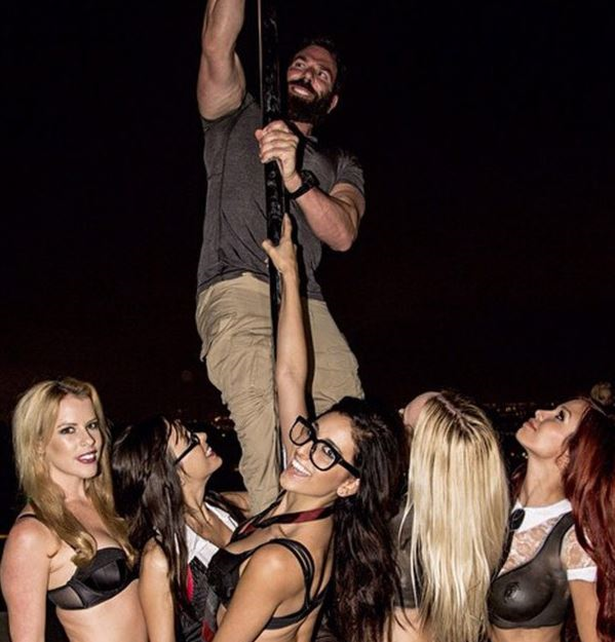 Instagram Fenomeni Dan Bilzerian\'ın Kızlarından Açıklama