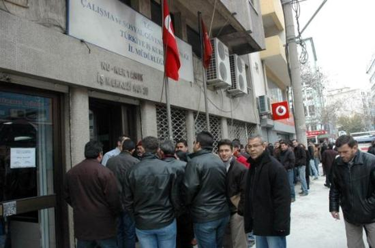 İşsizlik Temmuz\'da %9,8 ile İki Haneye Dayandı