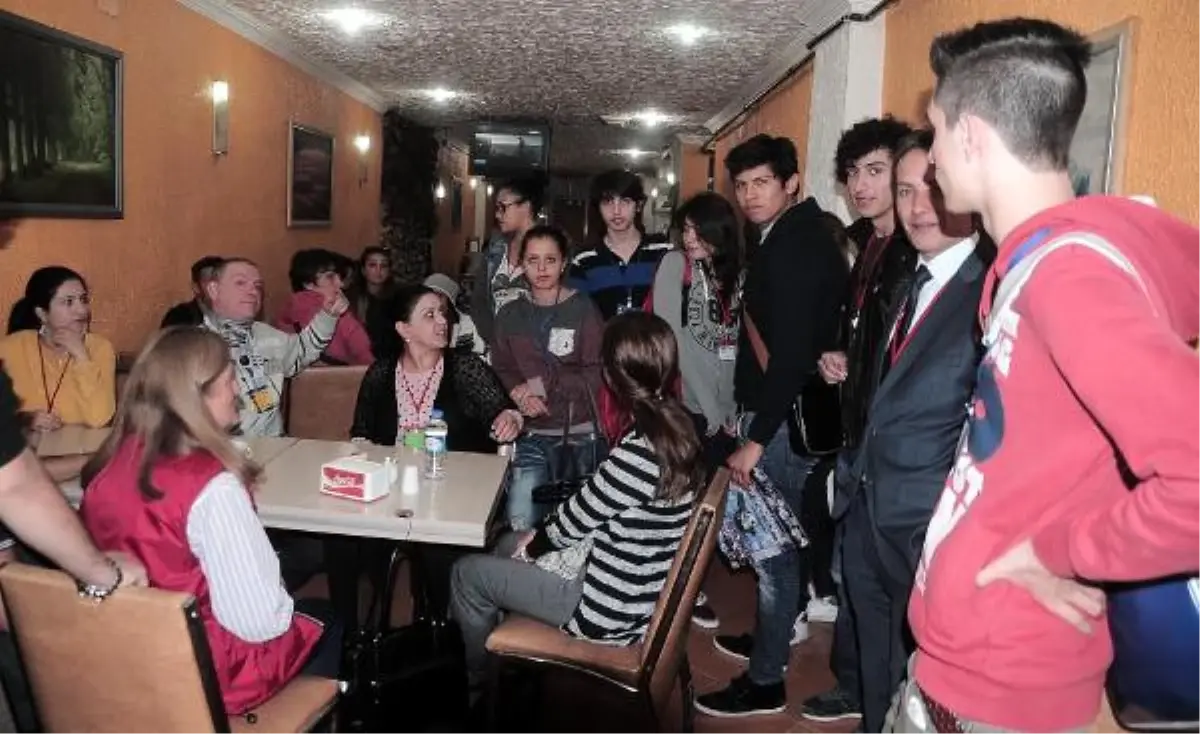 İtalyan Öğrenciler Hamur Açtı, Gözleme Pişirdi