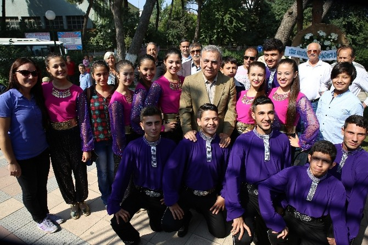Kocaoğlu\'ndan Tire Belediyesi Halk Oyunları Ekine Tam Not