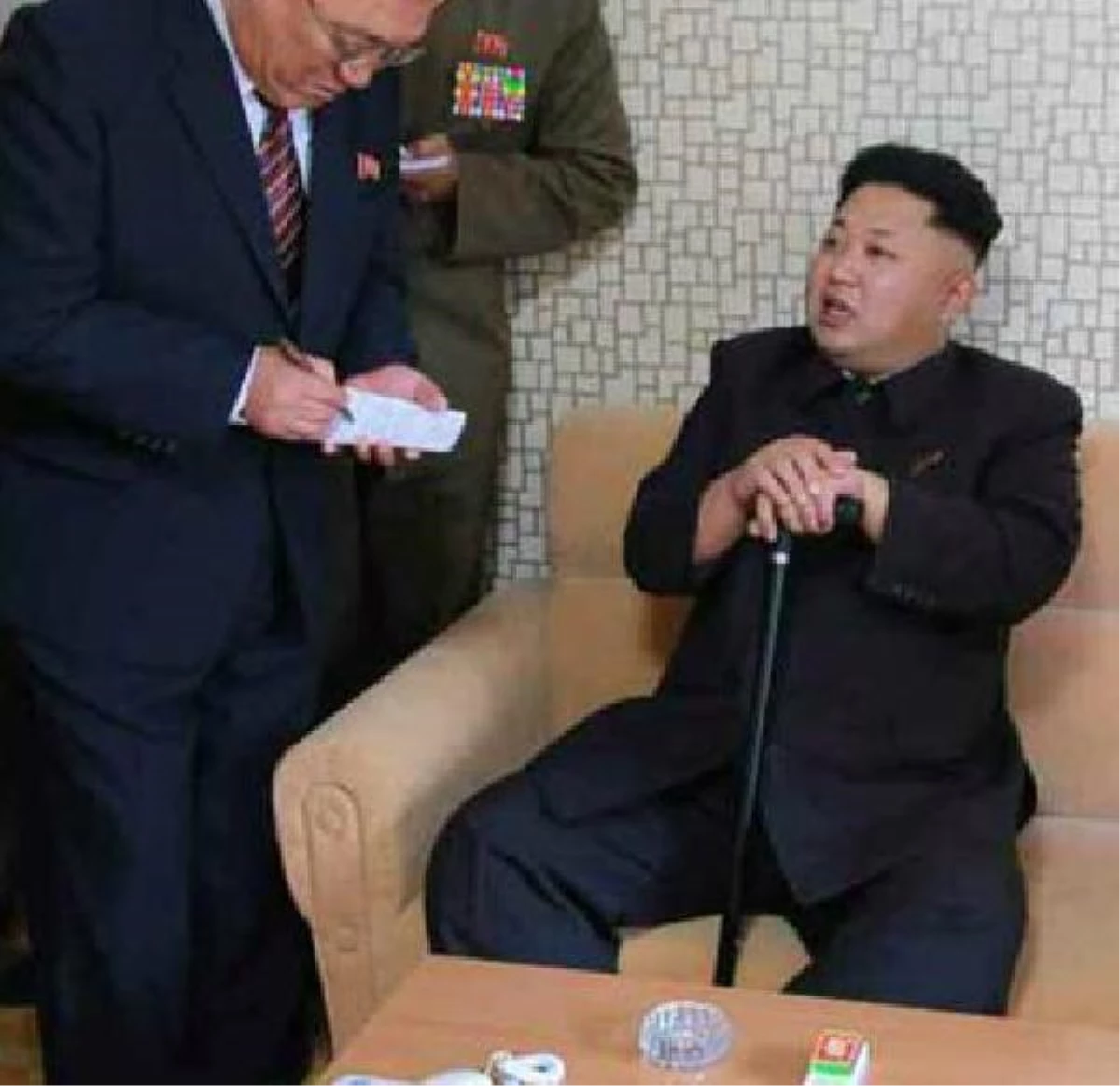 Kuzey Kore Lideri Bastonla Görüntülendi