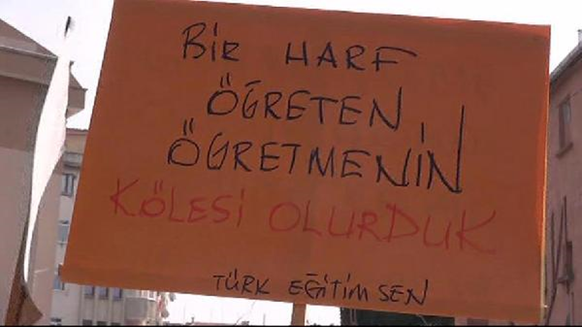 Okulda Öğretmene "Sabah Töreni Dayağı" İddiası