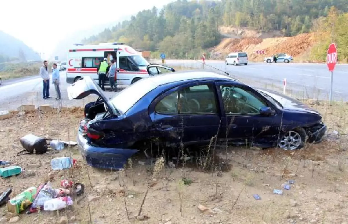 Refüje Çıkan Otomobilin Sürücüsü Yaralandı