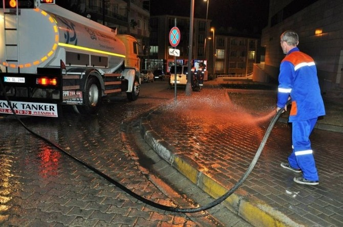 Tekirdağ\'da Cadde ve Sokaklar Yıkandı
