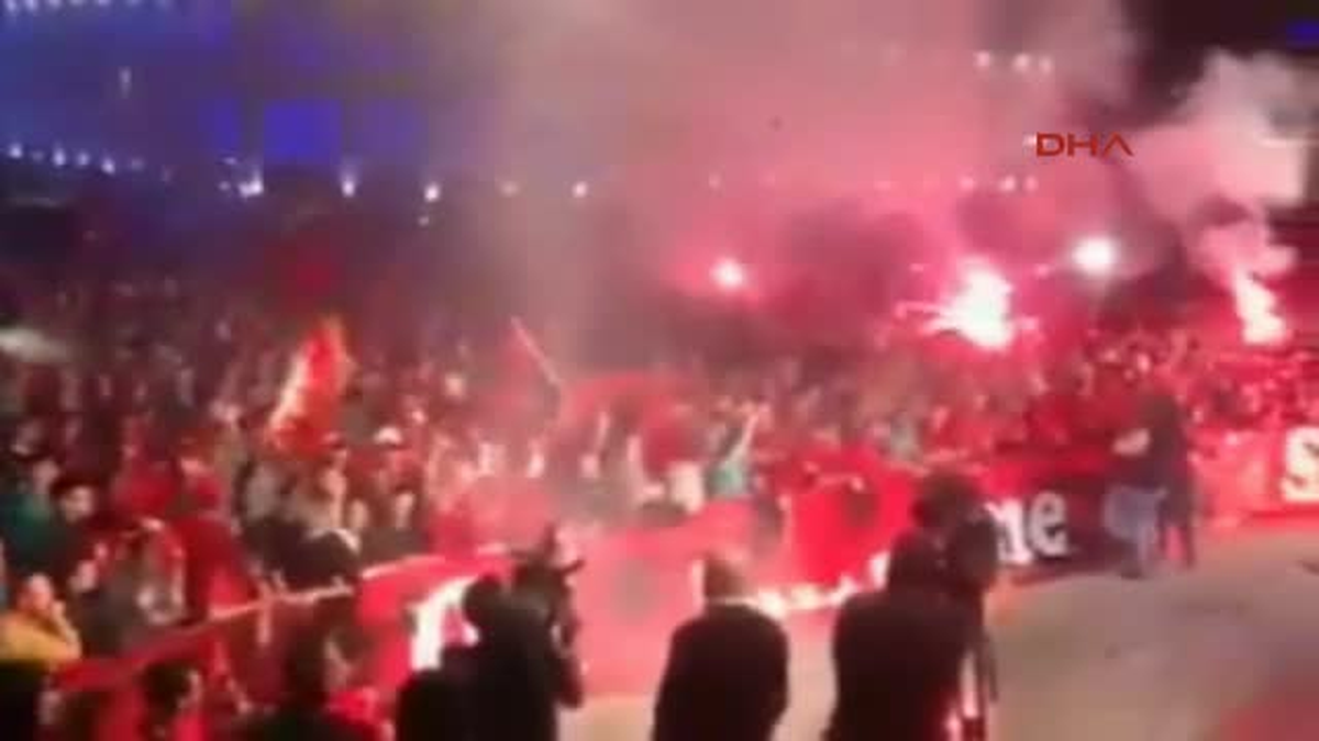 Tiran\'da Coşkulu Kutlama