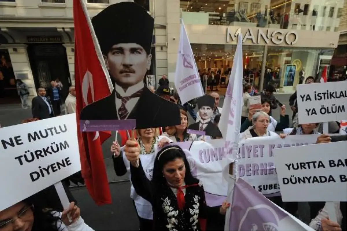 Türk Bayrağı ve Atatürk Heykellerine Saldırı Protesto Edildi