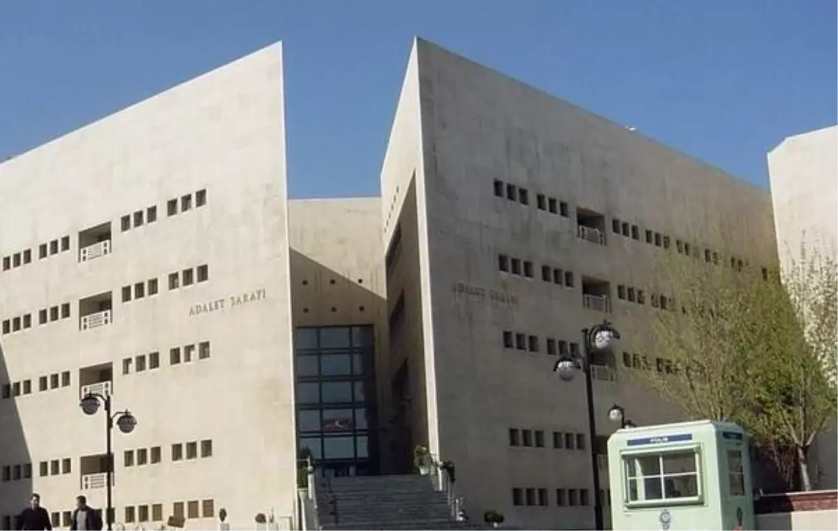 Adliyeye Ayakkabısına Gizlediği Ustura ile Girmeye Çalıştı