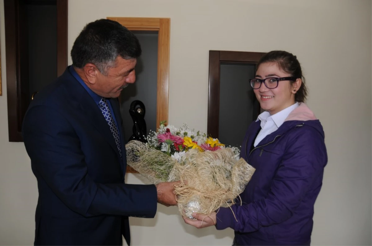 Anadolu Lisesinden Belediye Başkanı Akdoğan\'a Teşekkür