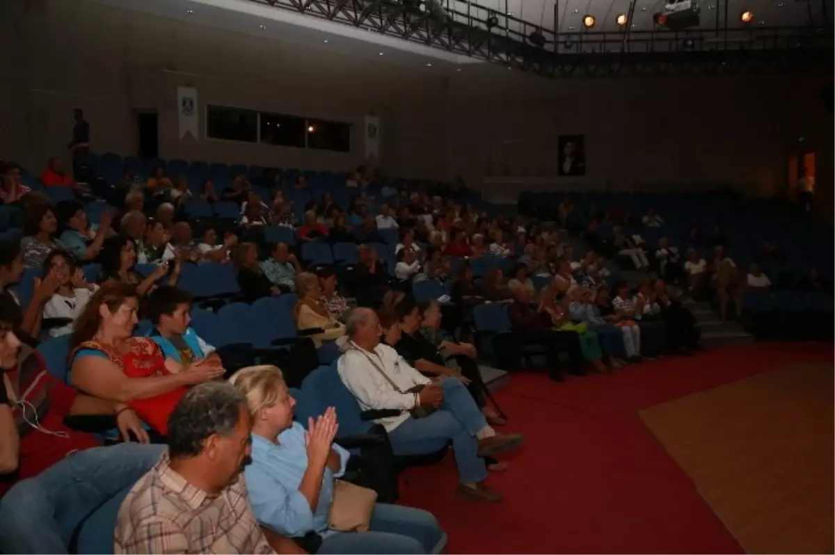 Aristofanes\'in Kadınlar Savaşı Oyunu Bodrum\'da Sahnelendi