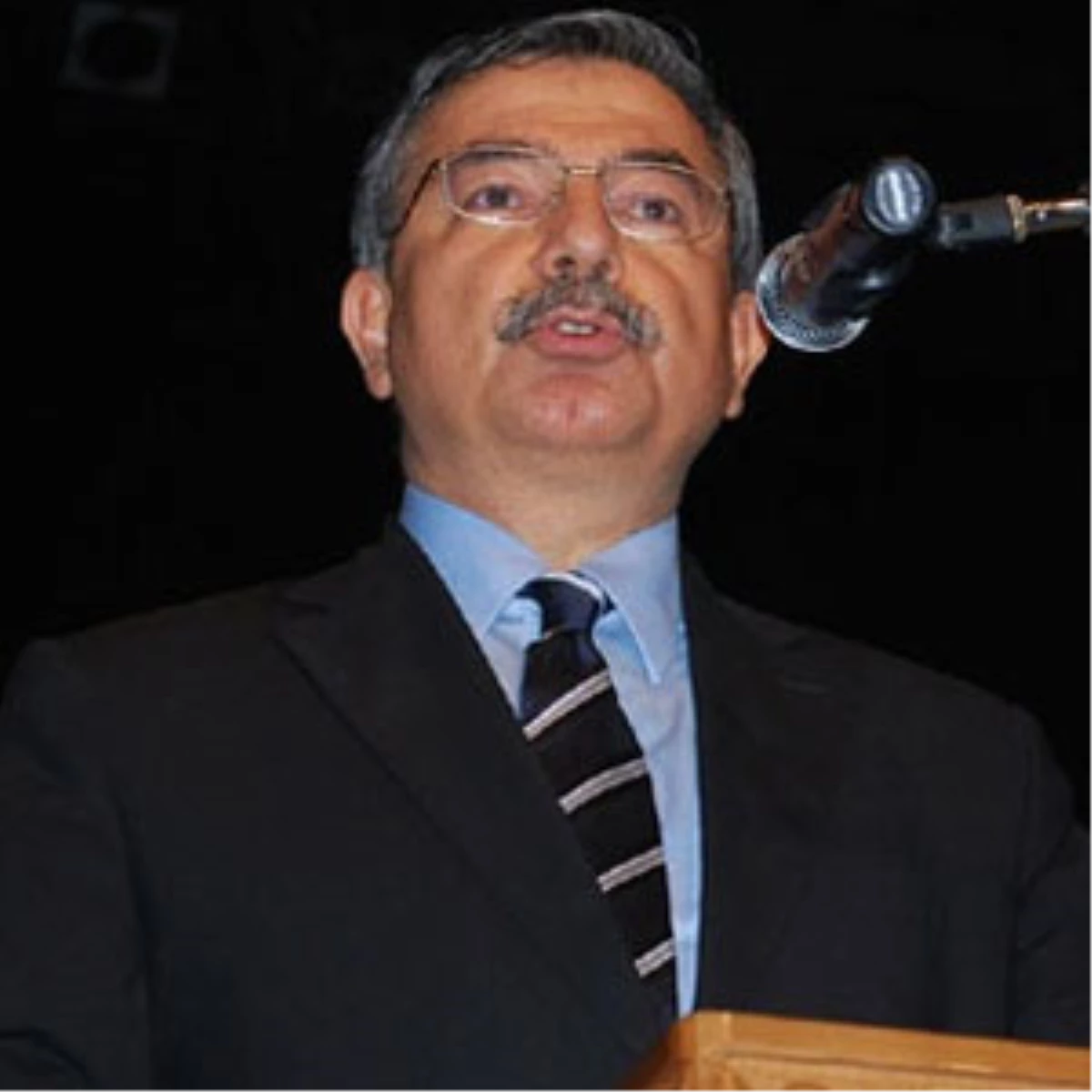 Savunma Bakanı Yılmaz, Karadağ\'da