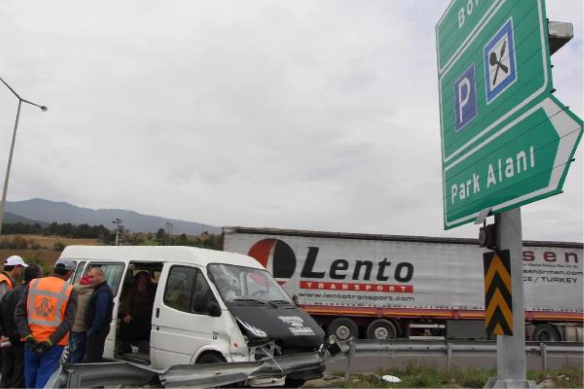 Bolu\'da Düğün Dönüşü Trafik Kazası: 8 Yaralı