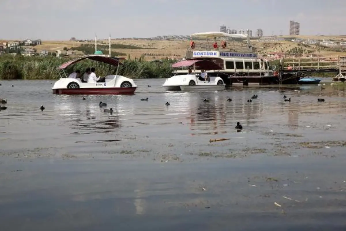 Can Cekişen Mogan Gölü\'nde Tekne ile "Kirlilik Turu"