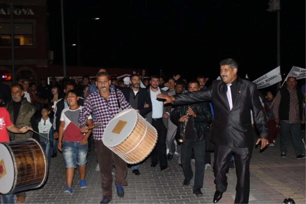 Çanakkale\'de Davullu Klarnetli Protesto Yürüyüşü