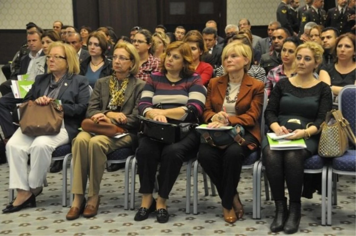 Edirne\'de, \'Kadına Yönelik Aile İçi Şiddetin Önlenmesi Projesi\' Konferansı Düzenlendi