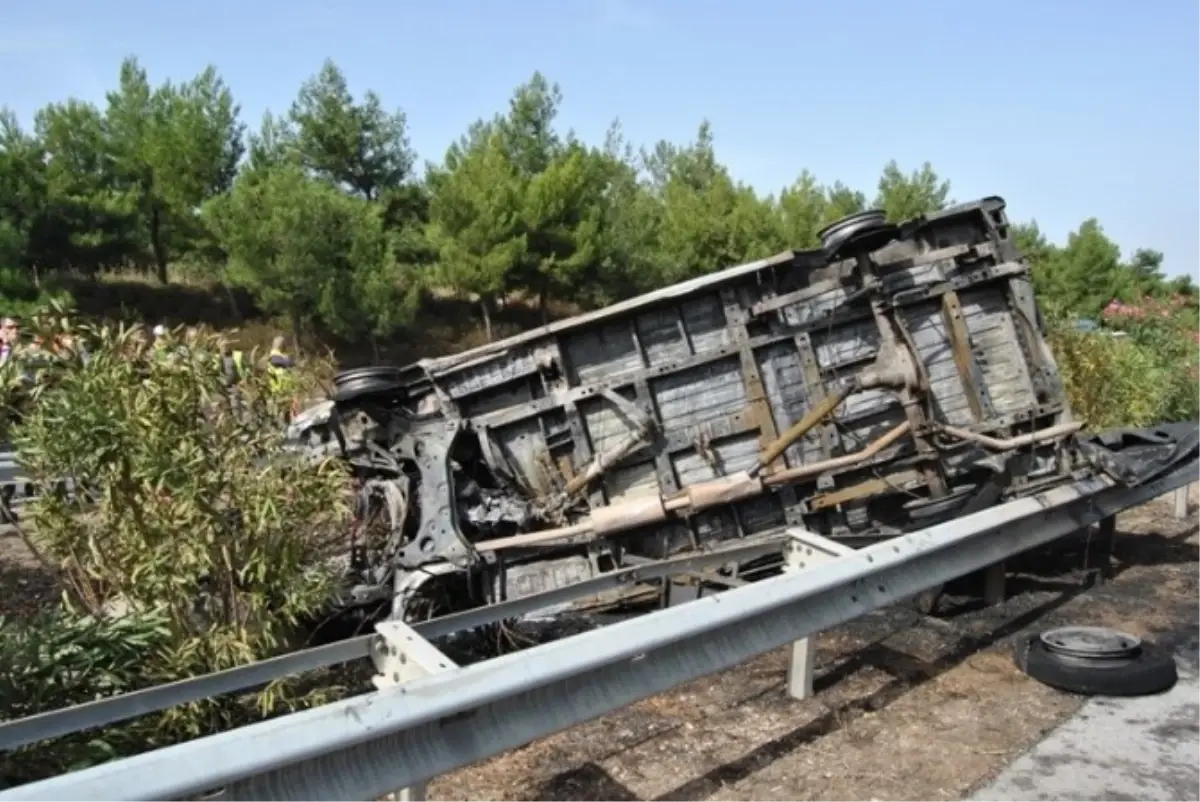 İzmir\'de Trafik Kazası: 1 Ölü