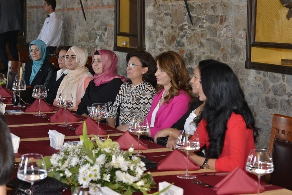 İzmirli Başkan Eşlerinin Örnek Dayanışması