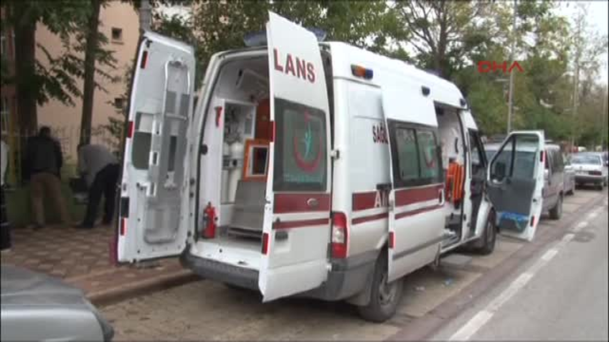 Malatya\'da Hırsızlar Ambulansı Soydu