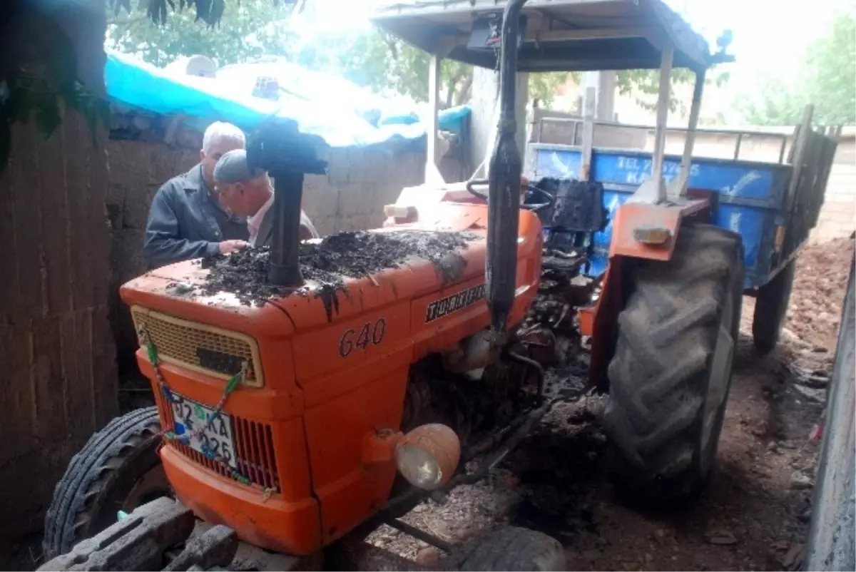 Park Halindeki Traktör Yakılmak İstendi