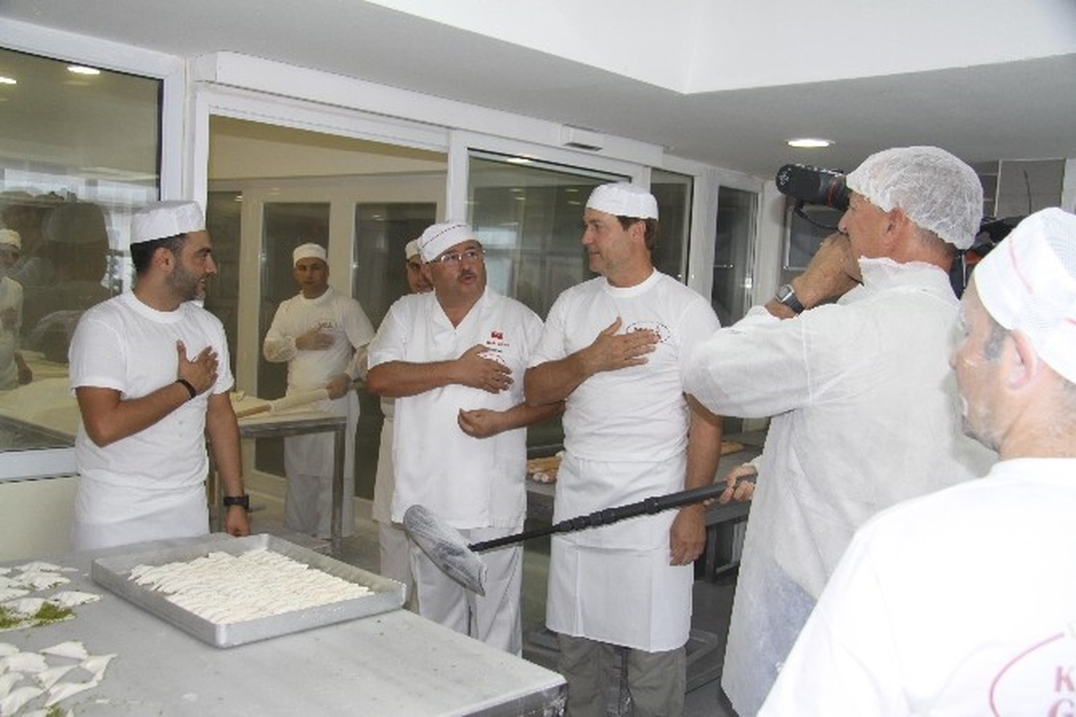 Ünlü Maceraperest Baklava Açtı